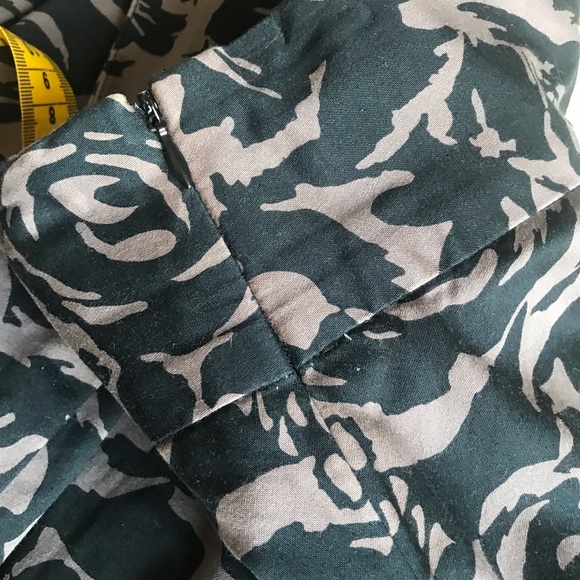 F21 Black & Gray Roses Circle Skirt - Picture 4 of 9